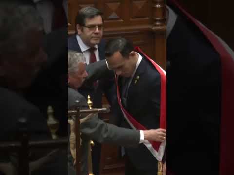 Destituyen al presidente interino de Perú José Jerí