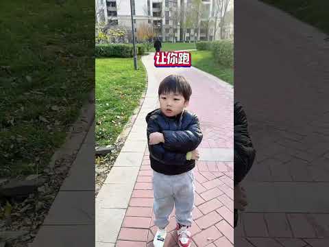 爸爸的心太大了，儿子没上车就跑了！#Cute baby#Cute#呆萌小米宝#聪明宝宝#萌娃#整蛊#测试