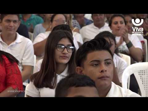 FES de León celebran 13 años de educación gratuita