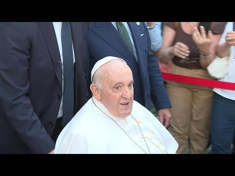 Le pape François quitte l'hôpital après son opération de l'abdomen | AFP Images