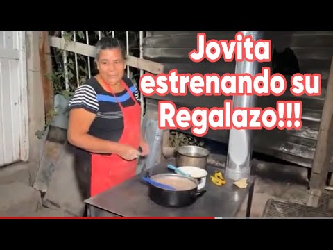 Feliz con su regalo que ya lo estrenó #LaFamiliaDeJovita