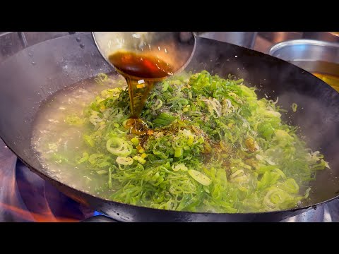 ねぎだけあんかけ炒飯　Fried Rice Drowned in Nothing but Green Onions