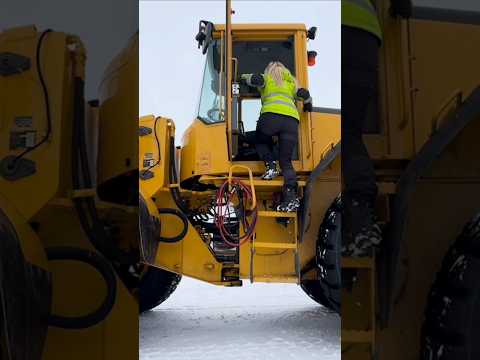 sneak peak on next video 🥳 #angelicalarsson #plowing #wheelloader