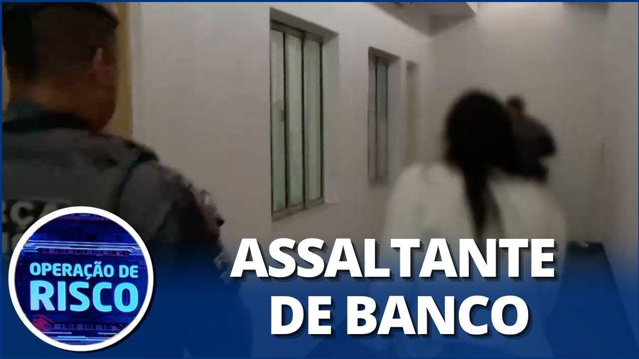 Mulher procurada pela polícia é levada a delegacia