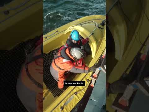 CNN reporter’s tricky boat transfer on NATO mission