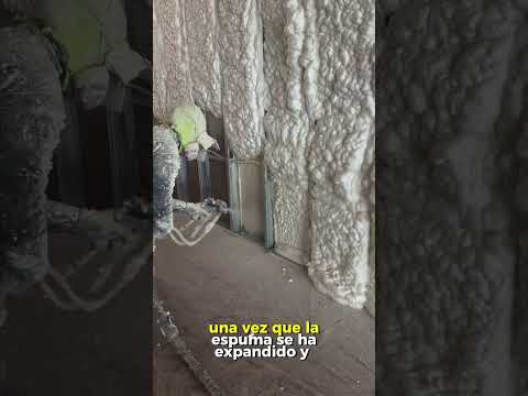 Así se aplica la espuma de aislamiento térmico