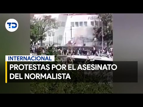 México: evacuan edificio en Chilpancingo tras protestas por el asesinato de un normalista