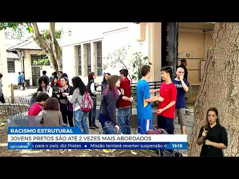 Jovens pretos são até duas vezes mais abordados pela polícia