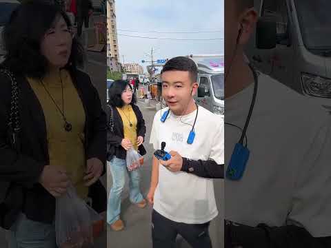 元帅户外撩妹 #户外逗美女 #整蛊情侣 #街头搭讪 #搞笑互动 #prank couple #Street chatting up beauties #Funny interaction