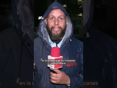 Reportero sufre inconvenientes en cobertura de huracanes - Las Mangas del Chaleco #shorts