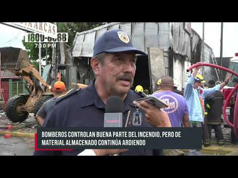Extensas labores de extinción de incendio en bodega de Rubenia, Managua - Nicaragua