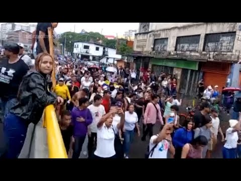 Miles de personas protestan en Caracas contra la reelección de Maduro