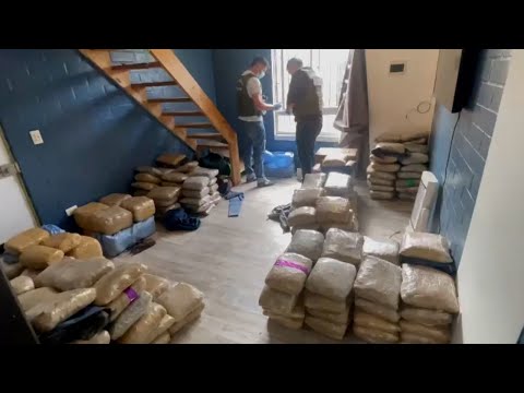Carabineros detiene a dos sujetos bolivianos e incauta más de 430 kilos de droga en Melipilla
