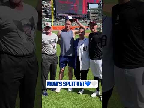 Jace and Josh Jung play against each other for the 1st time in MLB! Mama Mary Jung was ready ❤️