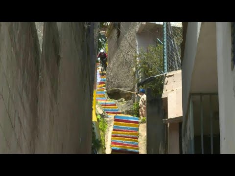 Downhill bike race takes over former violence hotspot in Caracas | AFP