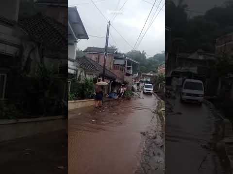 Hujan deras yang mengguyur Kabupaten Garut sejak siang hari