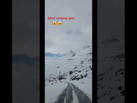 Dangerous road #viral #snow #snowfall #shortvideos #viralvideos #viralvideos #travel #rohtang_pass