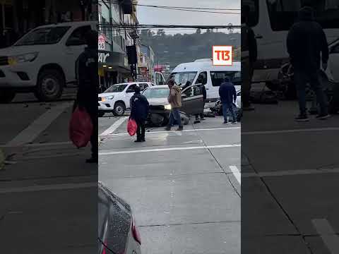 Captan brutal pelea entre conductores tras choque triple en Puerto Montt