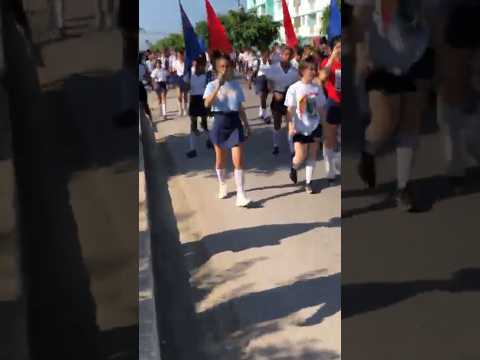 Niños y jóvenes cubanos son sacados de las escuelas para hacer estos show de apoyo al comunismo