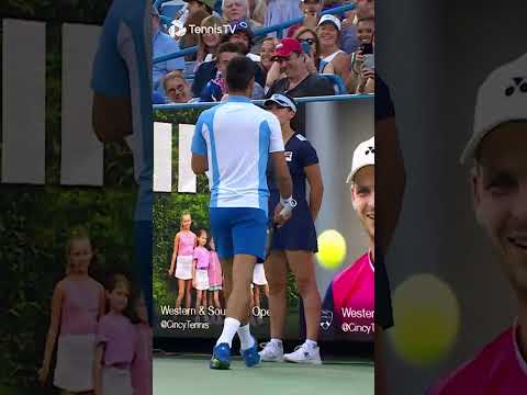 Djokovic Blows Kiss To A Fan 😘