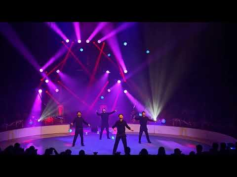 Duo DoubleV, represented by Stefani Art