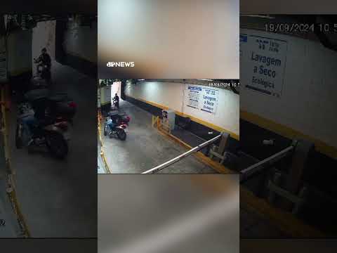 Policial militar da reserva impede assalto na Faculdade Belas Artes, em São Paulo #shorts