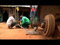 Ciarwki i ludzie - Kamerun / Brazylia: botniste drogi