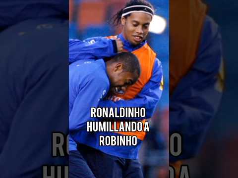 Ronaldinho humilla a Robinho en entrenamiento de Brasil #futbol #ronaldinho #robinho #brasil