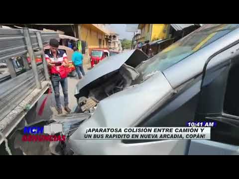 Fuerte colisión entre rapidito y camión en Copán deja solo daños materiales