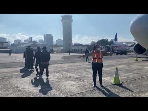 Ingresan primeros vuelos con guatemaltecos retornados desde Estados Unidos