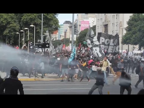 Argentine protesters face tough police repression