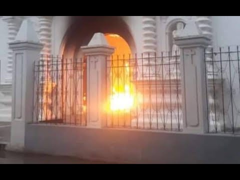 Impacto por rayo que provoca incendio de iglesia en Camotán