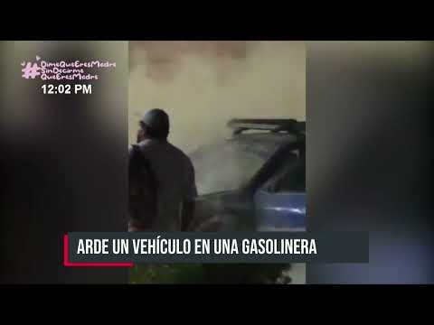 Vehículo toma fuego en una gasolinera de San Isidro Matagalpa - Nicaragua