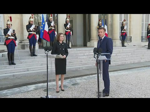 Macron: le remaniement prendra autant de temps que nécessaire | AFP Extrait