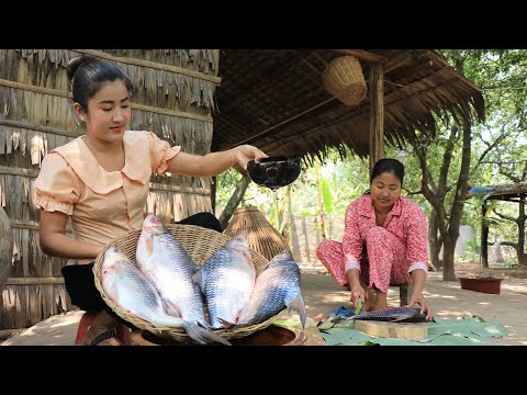 Country chefs: Mother and daughter cooking - Yummy big fish cook with country style