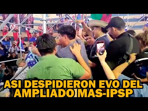 EVO MORALES SE DETUVO EN SECTOR DE LOS TRONCOS DE CUATRO CAÑADAS PARA SALUDAR AL PUEBLO..