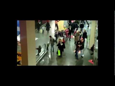 Video: Flashmobas - Kai žmones "Akropolyje" krenta it pašauti
