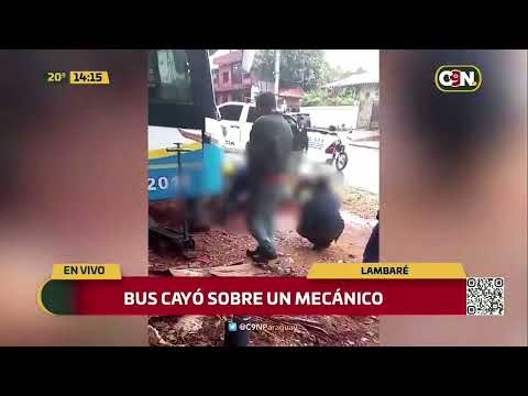 Bus cayó sobre un mecánico en Lambaré