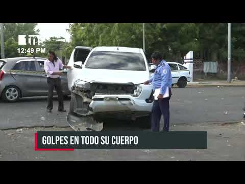 Motorizado impacta con una camioneta que le invadió carril en Managua