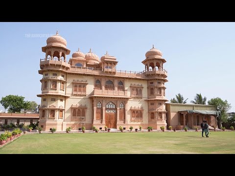 Traces of this Pakistani megacity's past are vanishing, but one flamboyant pink palace endures