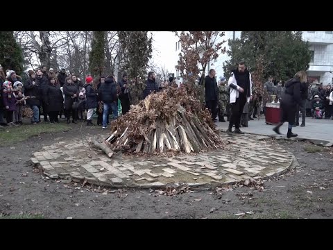 Hundreds gather in Belgrade to burn Yule Log oak branches on Orthodox Christmas Eve