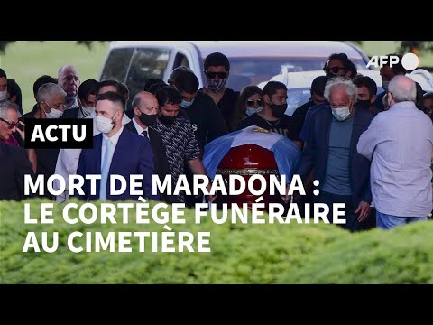 Le cortège funèbre de Maradona arrive au cimetière | AFP Images