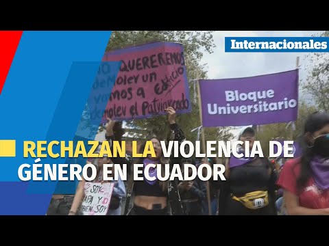 Cientos de manifestantes rechazan la violencia de género en Ecuador