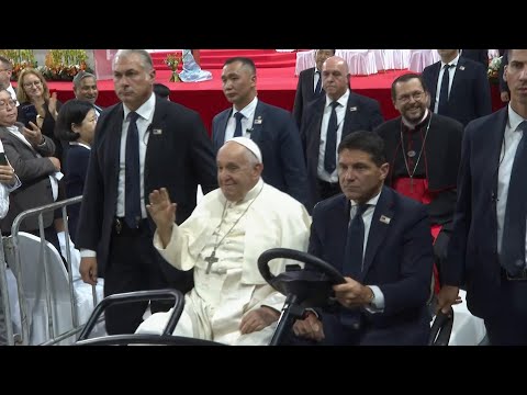 Pope arrives for mass in Mongolia