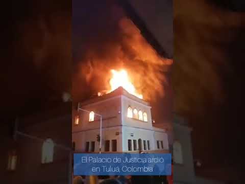 Manifestantes queman Palacio de Justicia en Colombia