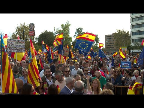 Miles de personas convocadas por el PPCV salen a la calle en Valencia