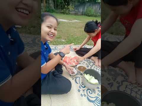 ปลาแซลมอนกินปลาแซลมอนกับเมียน้ ปลาแซลมอนกินปลาแซลมอนกับเมียน้
