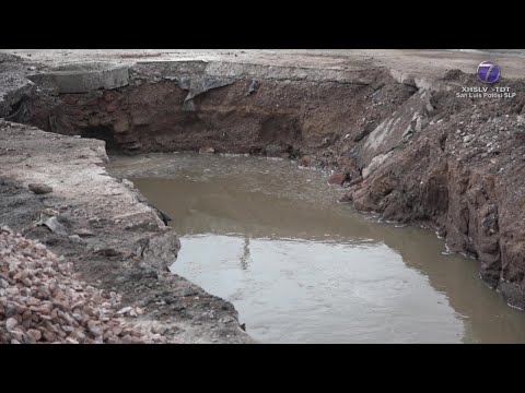 Por colapso en la red de drenaje, se formó socavón de gran magnitud en Soledad