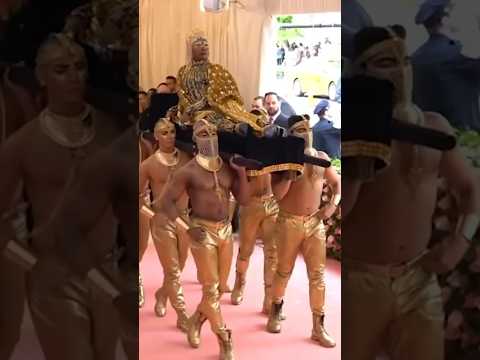 Never forget #BillyPorter's iconic entrance at the 2019 #MetGala. #shorts