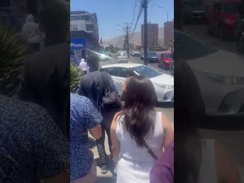 ? Encaran a #Astudillo en #Iquique mientras pasea con Nuestra Plata y con Escolta Policial ?